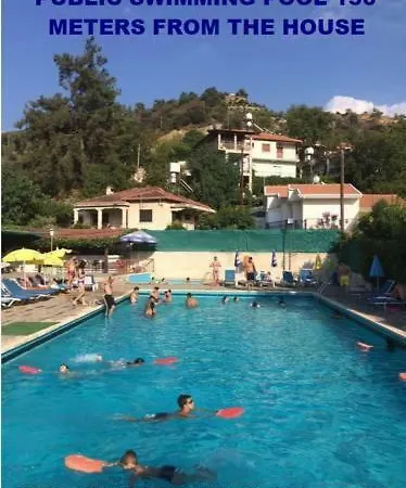 Metaxas Mansion Κακοπετριά